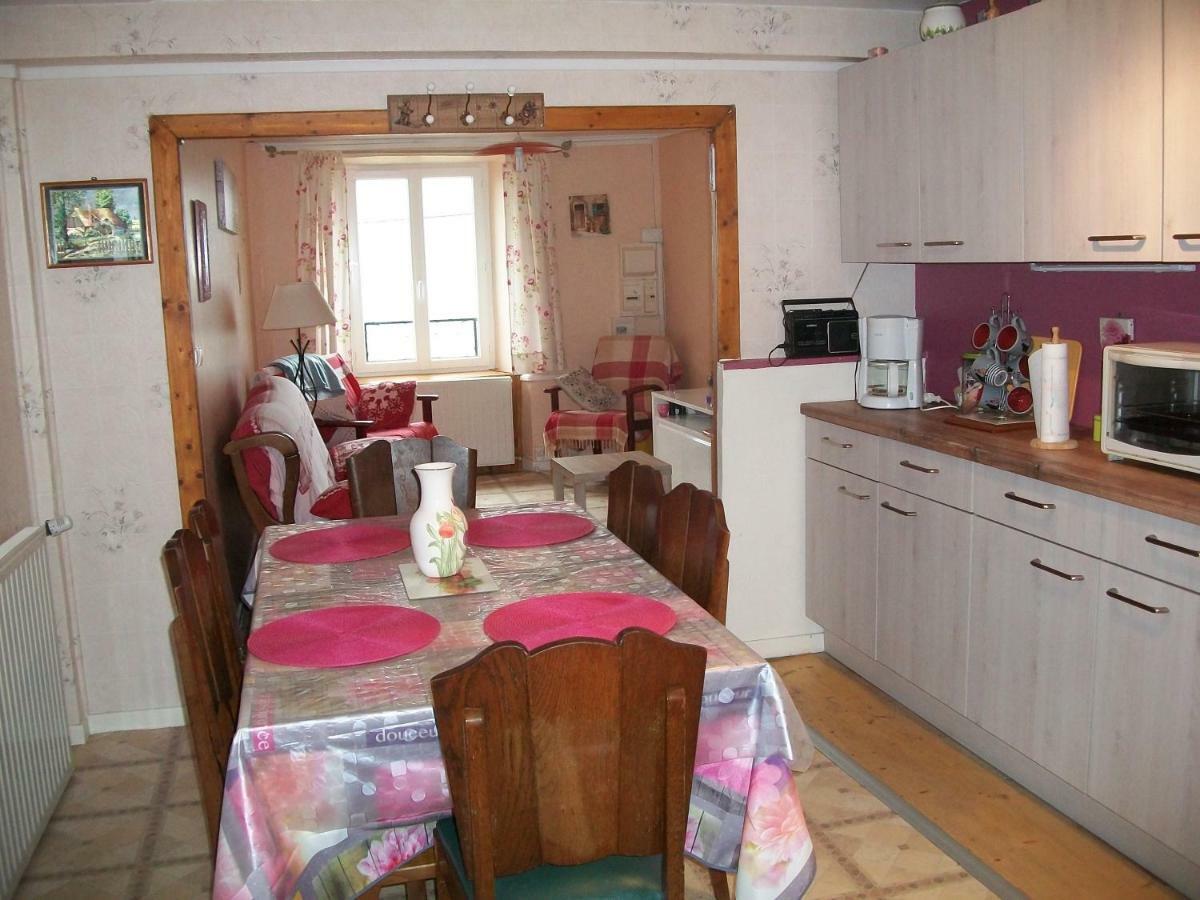 Vacances Au Pied Des Monts Du Cantal Laveissiere Ngoại thất bức ảnh