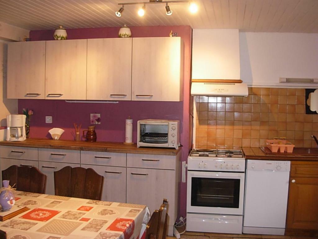 Vacances Au Pied Des Monts Du Cantal Laveissiere Ngoại thất bức ảnh